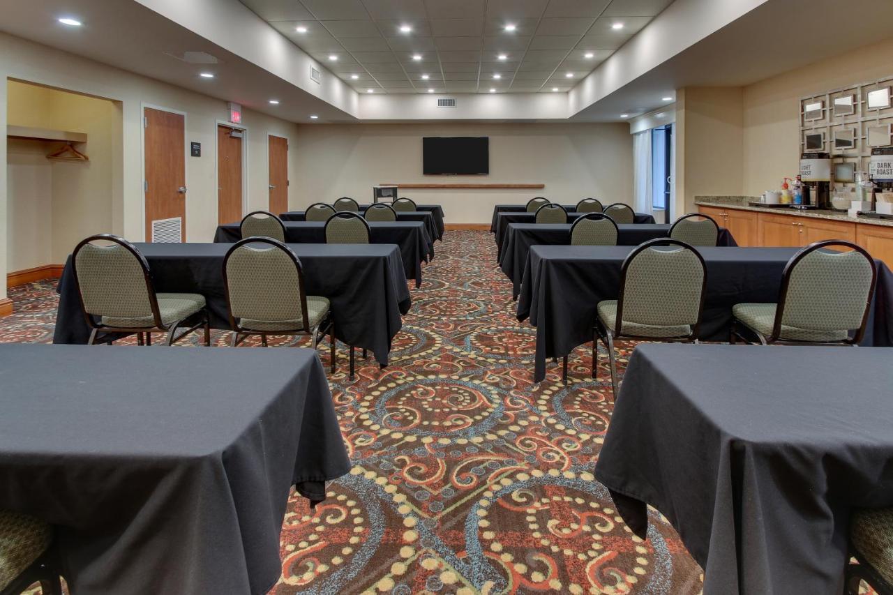 Hampton Inn Indianapolis/Кармел Екстер'єр фото